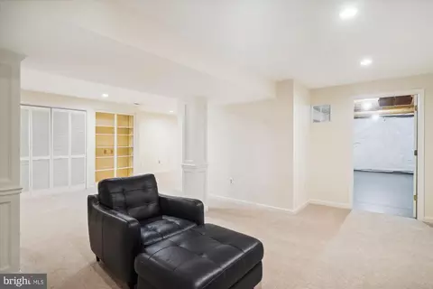 Living - 16901 Hoskinson Rd, Poolesville, MD 20837 photo 13 of 15
