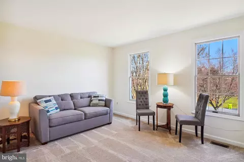 Living - 16901 Hoskinson Rd, Poolesville, MD 20837 photo 7 of 15