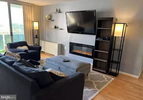 7333 New Hampshire Ave #918W, Takoma Park, MD 20912