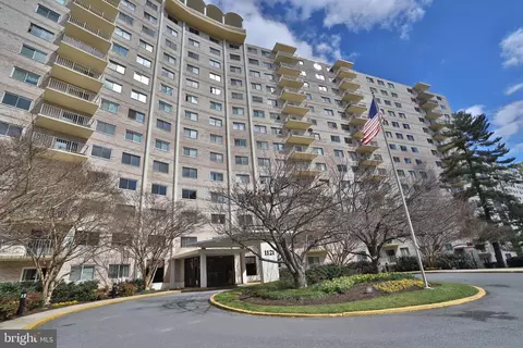 1121 University Blvd W #809-B, Silver Spring, MD 20902