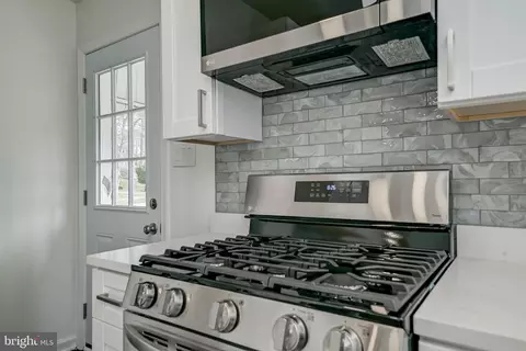 Kitchen - 814 Orange Dr, Silver Spring, MD 20901 photo 6 of 11