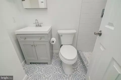 Bath - 814 Orange Dr, Silver Spring, MD 20901 photo 2 of 9