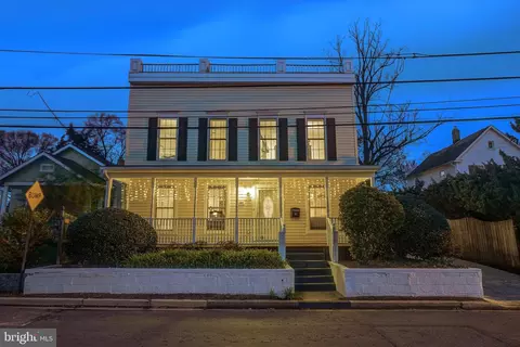 Exterior - 701 Ritchie Ave, Silver Spring, MD 20910 photo 5 of 12