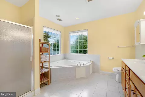 Bath - 701 Ritchie Ave, Silver Spring, MD 20910 photo 3 of 5