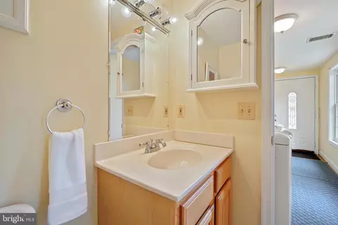 Bath - 701 Ritchie Ave, Silver Spring, MD 20910 photo 1 of 5