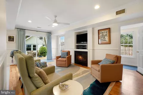 Living - 701 Ritchie Ave, Silver Spring, MD 20910 photo 5 of 7