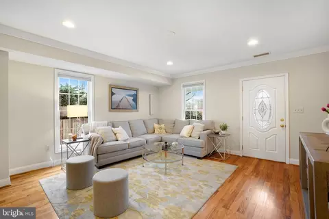 Living - 701 Ritchie Ave, Silver Spring, MD 20910 photo 2 of 7