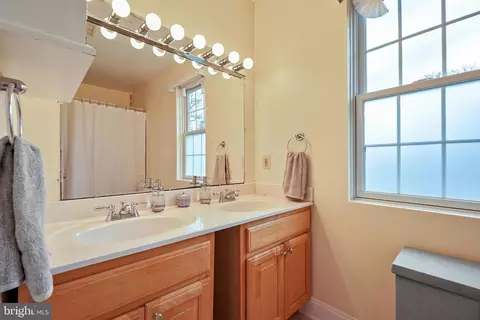 Bath - 701 Ritchie Ave, Silver Spring, MD 20910 photo 5 of 5