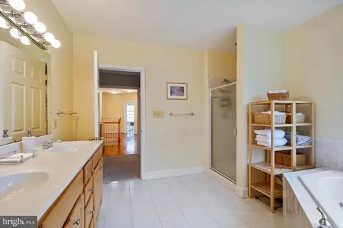 Bath - 701 Ritchie Ave, Silver Spring, MD 20910 photo 4 of 5