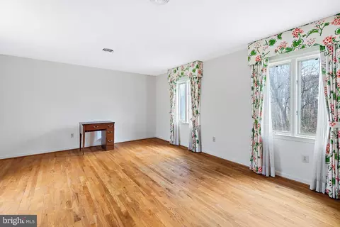 Living - 101 Bryants Nursery Rd, Silver Spring, MD 20905 photo 13 of 17