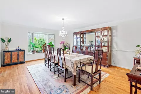 Dining - 101 Bryants Nursery Rd, Silver Spring, MD 20905 photo 5 of 8
