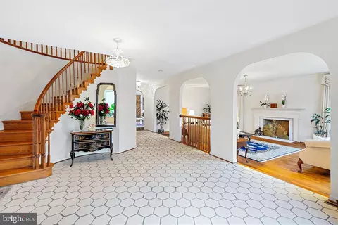 Entry Way - 101 Bryants Nursery Rd, Silver Spring, MD 20905 photo 2 of 10