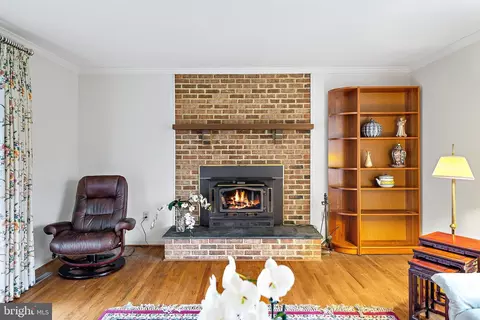 Living - 101 Bryants Nursery Rd, Silver Spring, MD 20905 photo 8 of 17