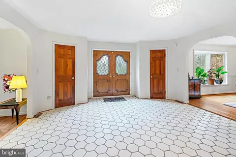 Entry Way - 101 Bryants Nursery Rd, Silver Spring, MD 20905 photo 3 of 10