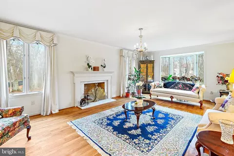 Living - 101 Bryants Nursery Rd, Silver Spring, MD 20905 photo 6 of 17