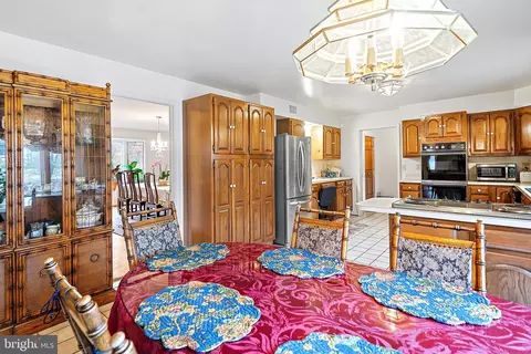 Living - 101 Bryants Nursery Rd, Silver Spring, MD 20905 photo 12 of 17