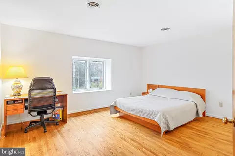Bedroom - 101 Bryants Nursery Rd, Silver Spring, MD 20905 photo 7 of 10