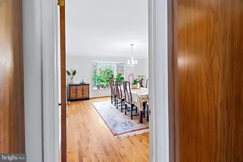Entry Way - 101 Bryants Nursery Rd, Silver Spring, MD 20905 photo 5 of 10