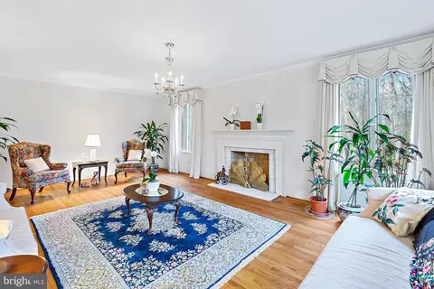 Living - 101 Bryants Nursery Rd, Silver Spring, MD 20905 photo 2 of 17