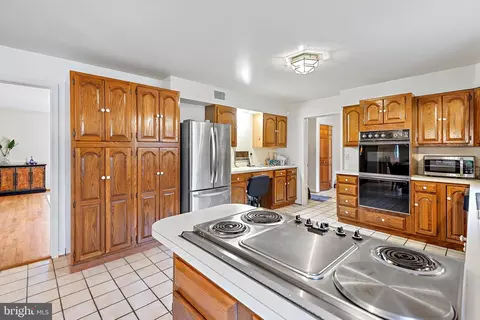 Kitchen - 101 Bryants Nursery Rd, Silver Spring, MD 20905 photo 2 of 6