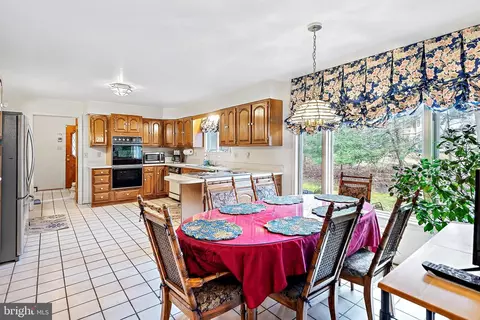 Dining - 101 Bryants Nursery Rd, Silver Spring, MD 20905 photo 6 of 8