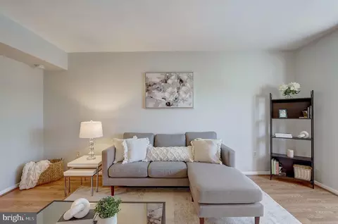 2906 Schoolhouse Cir, Silver Spring, MD 20902 photo 5