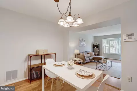 2906 Schoolhouse Cir, Silver Spring, MD 20902 photo 9