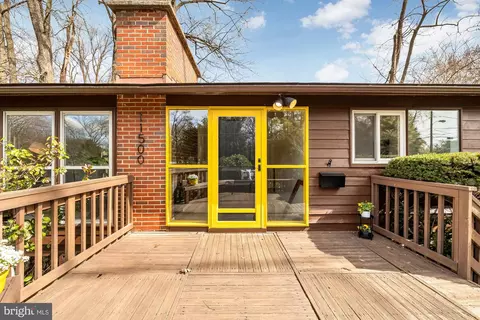 Exterior - 11500 Regnid Dr, Silver Spring, MD 20902 photo 2 of 12