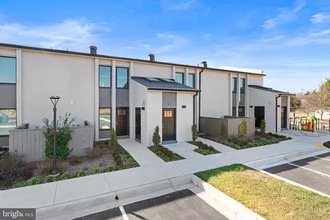 19520 Village Walk Dr #3-201, Montgomery Village, MD 20886