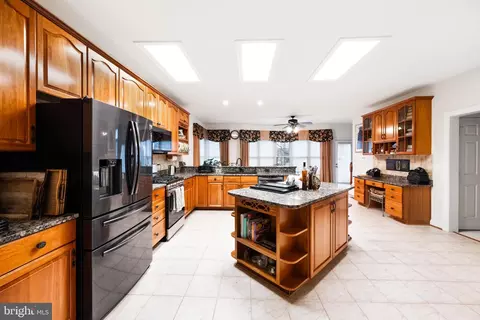 Kitchen - 202 Linton Knoll Ct, Silver Spring, MD 20904 photo 4 of 4