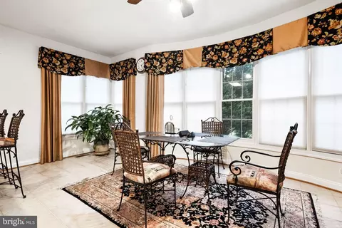 Dining - 202 Linton Knoll Ct, Silver Spring, MD 20904 photo 3 of 3
