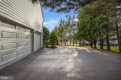 Exterior - 202 Linton Knoll Ct, Silver Spring, MD 20904 photo 11 of 12