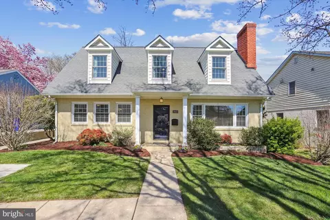5815 Kingswood Rd, Bethesda, MD 20814