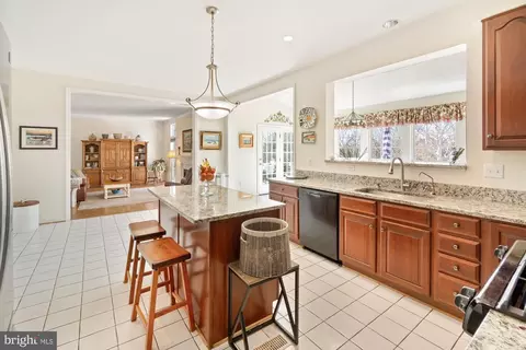 Kitchen - 19506 Conlon Ct, Poolesville, MD 20837 photo 2 of 6