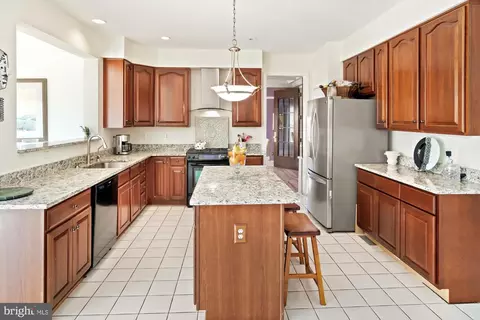 Kitchen - 19506 Conlon Ct, Poolesville, MD 20837 photo 6 of 6