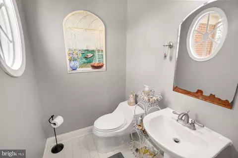 Bath - 19506 Conlon Ct, Poolesville, MD 20837 photo 1 of 4