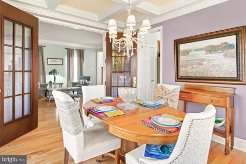 Dining - 19506 Conlon Ct, Poolesville, MD 20837 photo 4 of 6