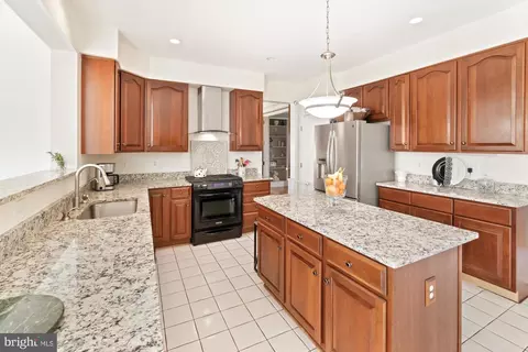 Kitchen - 19506 Conlon Ct, Poolesville, MD 20837 photo 4 of 6