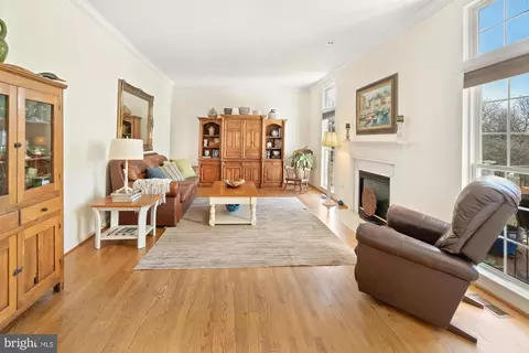 Living - 19506 Conlon Ct, Poolesville, MD 20837 photo 6 of 7