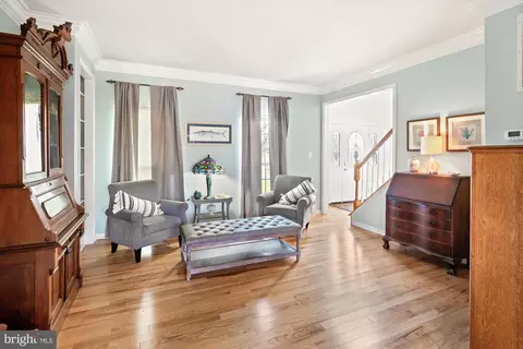 Living - 19506 Conlon Ct, Poolesville, MD 20837 photo 2 of 7