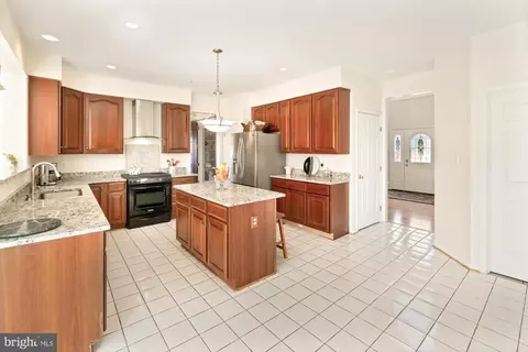 Kitchen - 19506 Conlon Ct, Poolesville, MD 20837 photo 5 of 6