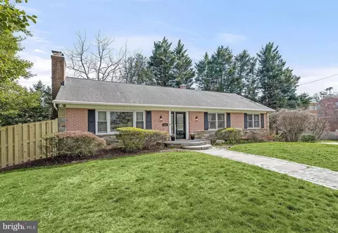 5001 Overlea Ct, Bethesda, MD 20816