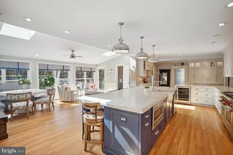 Kitchen - 10 Beall Spring Ct, Potomac, MD 20854 photo 5 of 7