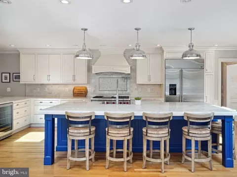 Kitchen - 10 Beall Spring Ct, Potomac, MD 20854 photo 4 of 7