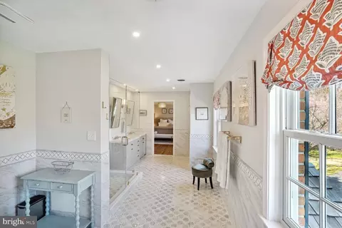 Entry Way - 10 Beall Spring Ct, Potomac, MD 20854 photo 6 of 7