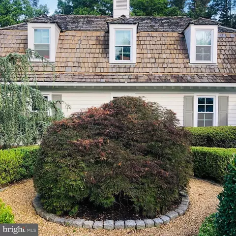 Exterior - 10 Beall Spring Ct, Potomac, MD 20854 photo 8 of 13