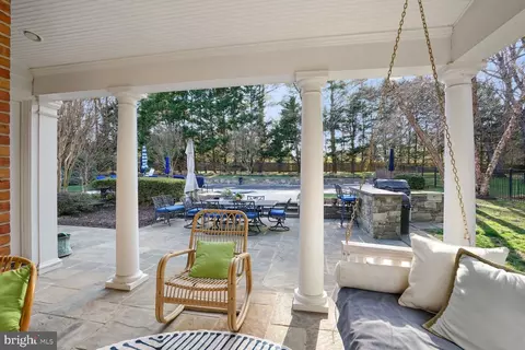 Exterior - 10 Beall Spring Ct, Potomac, MD 20854 photo 13 of 13