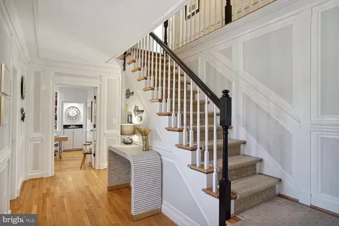 Entry Way - 10 Beall Spring Ct, Potomac, MD 20854 photo 2 of 7
