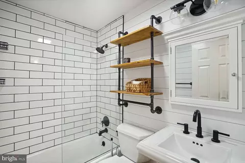 Bath - 10 Beall Spring Ct, Potomac, MD 20854 photo 7 of 7