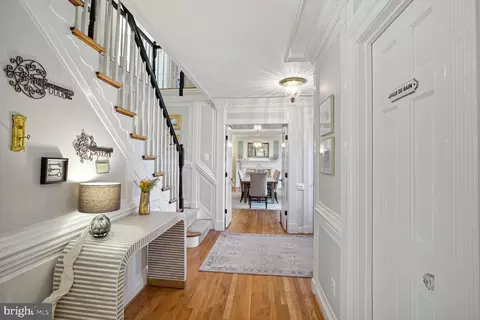 Entry Way - 10 Beall Spring Ct, Potomac, MD 20854 photo 3 of 7